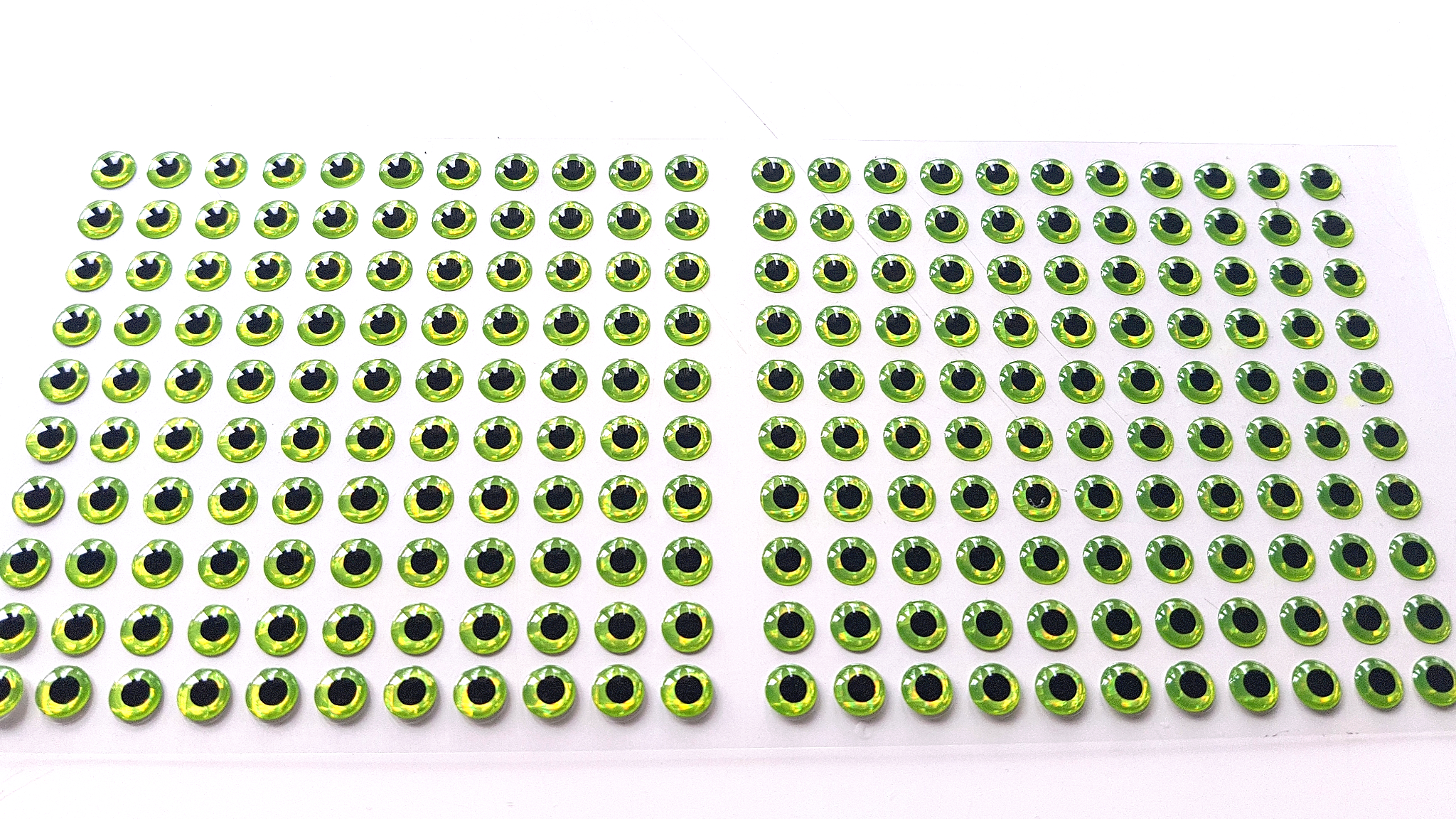 Prism-Chart-9mm-220-auf-Karte MIKATECH Epoxy 3D Augen 8mm Prism Chartreuse 220er Karte
