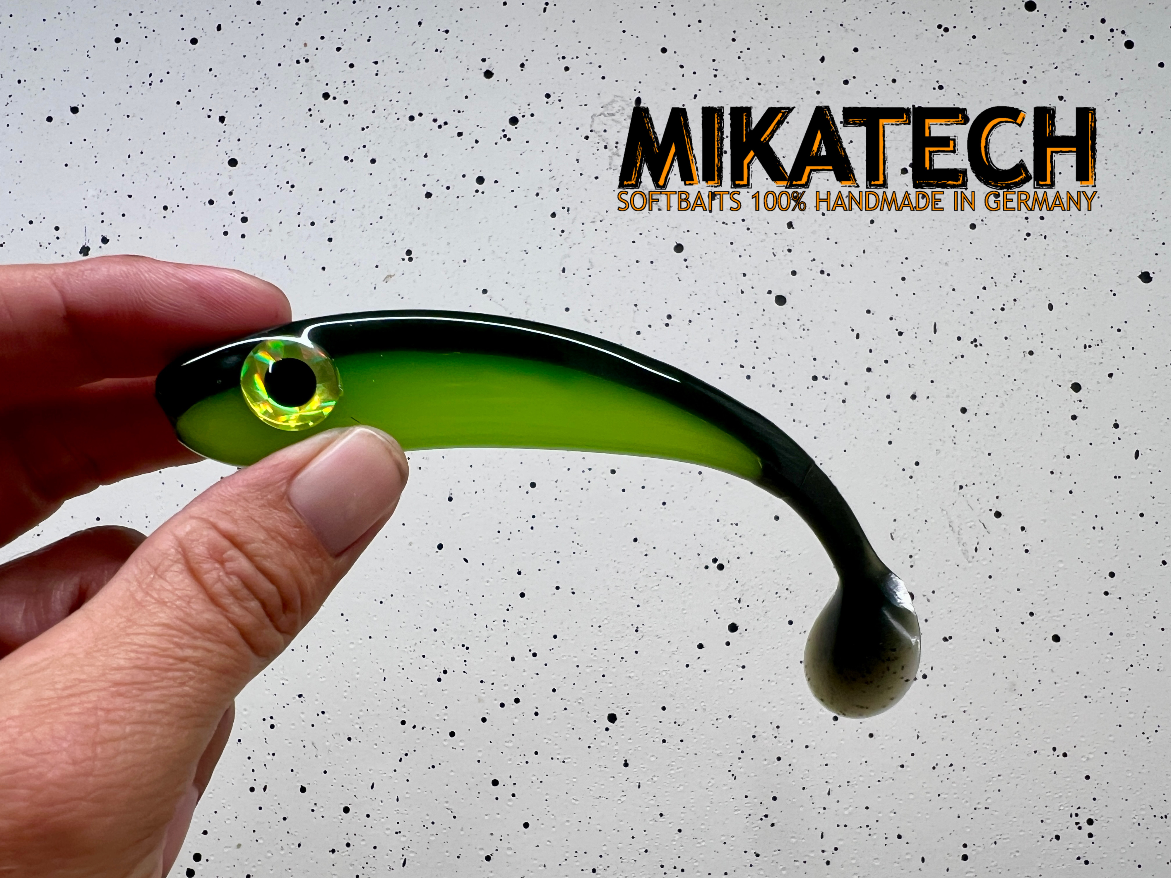 MIKATECH Real Shad 15 cm Green Pumpkin Chartreuse UV